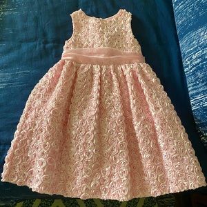 Dusty rose girl dress size 5T but runs a little big